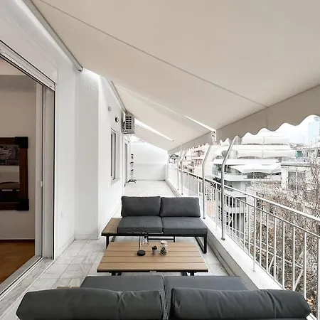 Spacious Penthouse Near Downtown-2